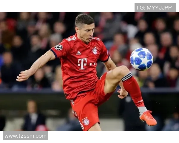 莱万回归拜仁引发球迷愤怒直言其背叛旧主令人失望